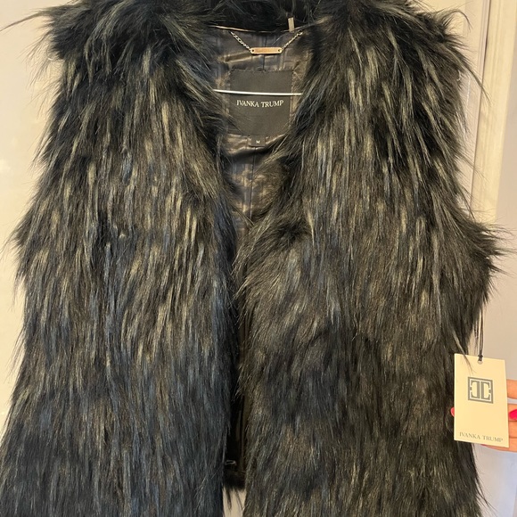 Ivanka Trump Fur vest MediumNew with Tags never worn - Picture 2 of 2